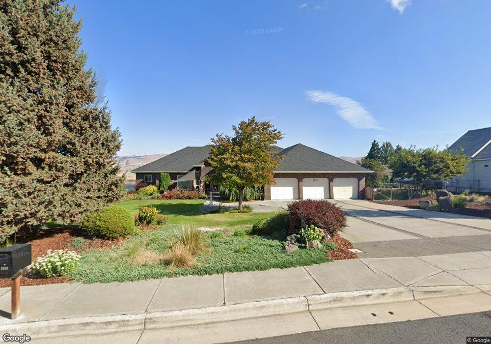 2559 E 12th St, the Dalles, OR 97058 - photo 1