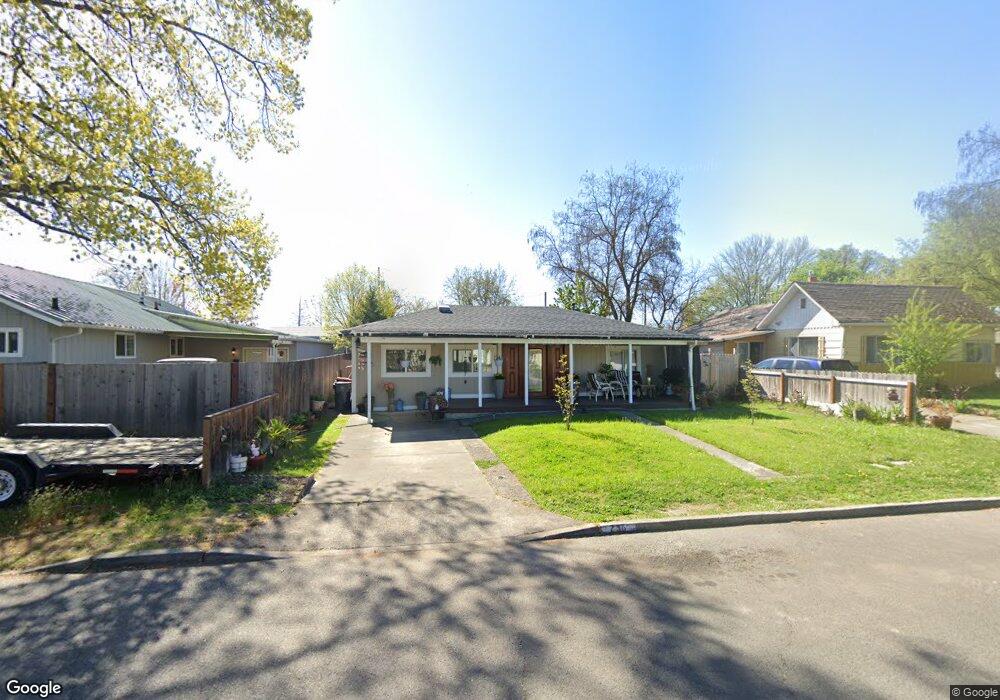 736 Laurel St, Central Point, OR 97502 - photo 1