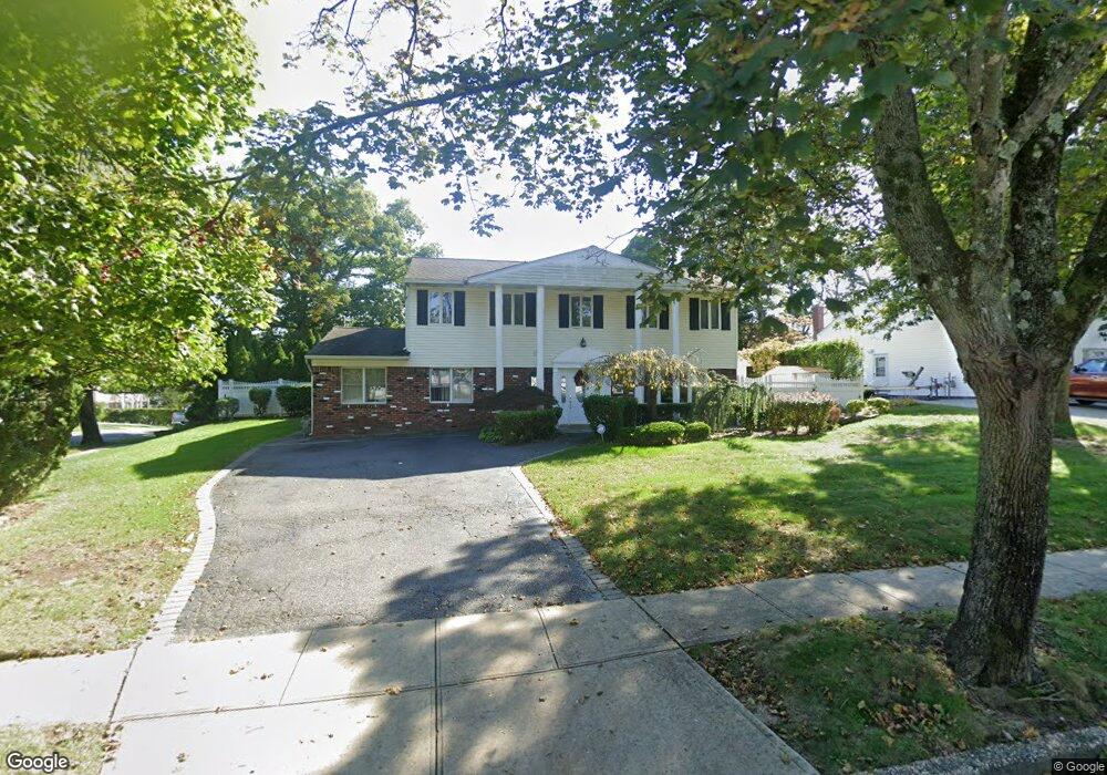 22 Chatham Rd, ComMacK, NY 11725 - photo 1