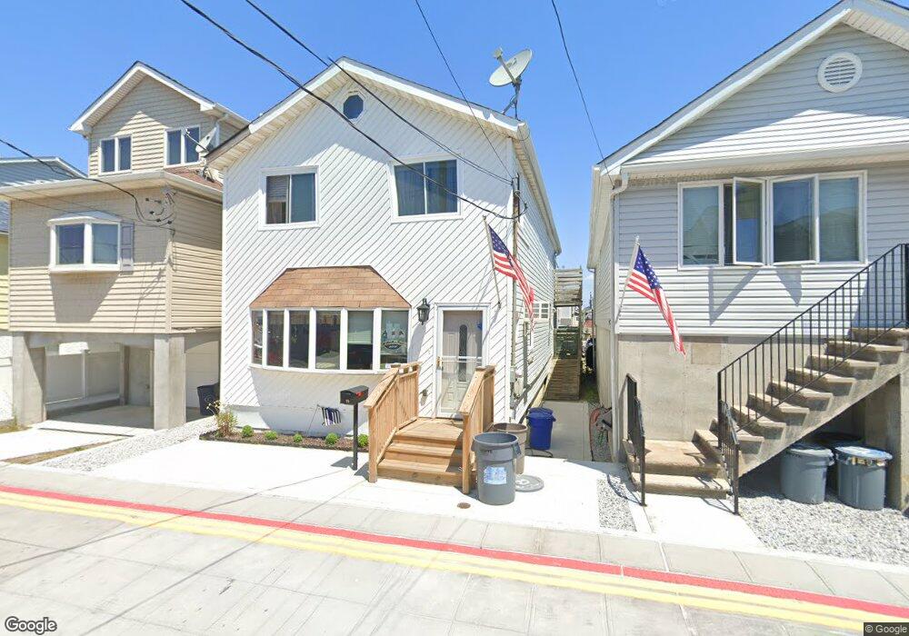 25 W 14th Rd, Broad Channel, NY 11693 - photo 1