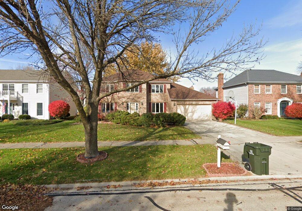 525 Peacock Ct, Naperville, IL 60565 - photo 1