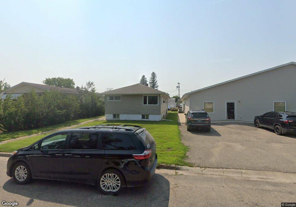 1010 10th Ave SE, Jamestown, ND 58401 - photo 1