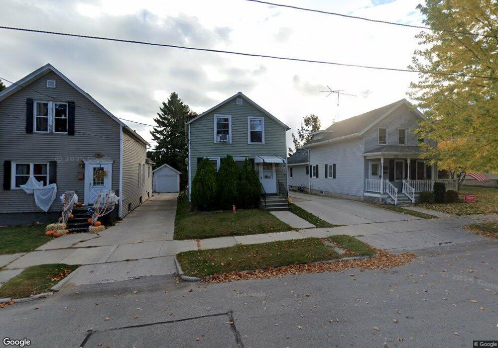 721 N 6th St, Manitowoc, WI 54220 - photo 1