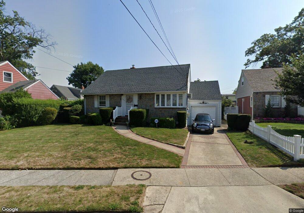 624 Dubois Ave, Valley Stream, NY 11581 - photo 1