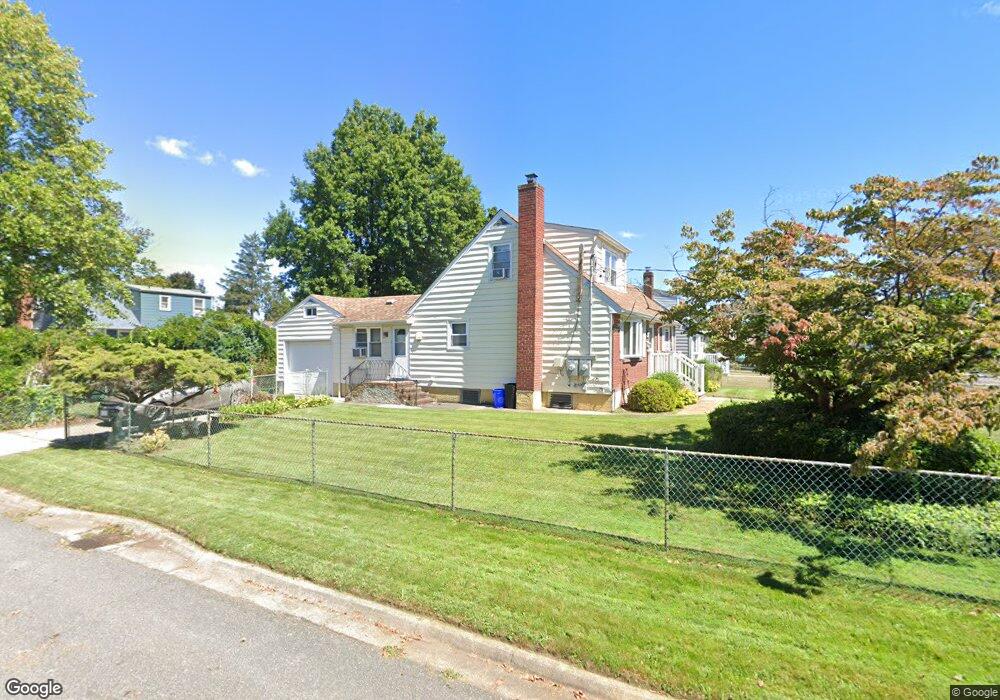 702 9th St unit 2nd Fl, West Babylon, NY 11704 - photo 1