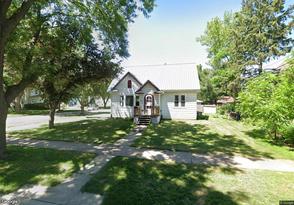 719 W 7th St, Cedar Falls, IA 50613 - photo 1