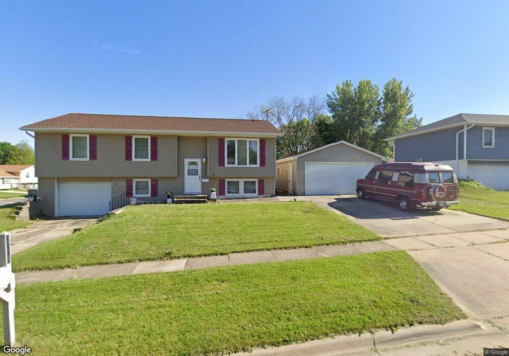 3905 Onawa Dr, Waterloo, IA 50701 - photo 1