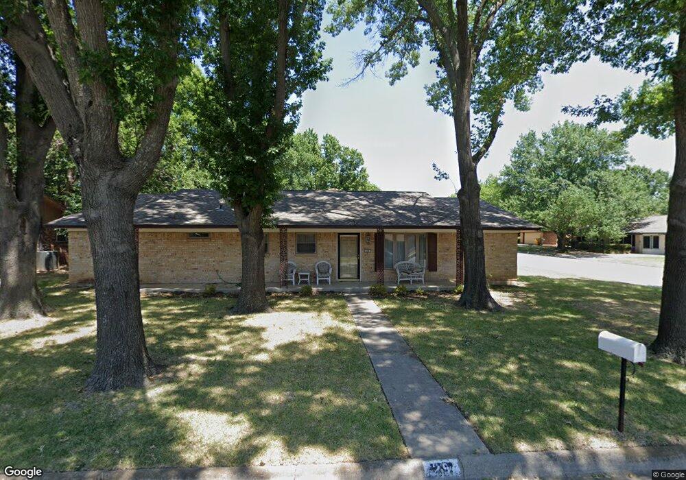 29 Scotsmeadow St, Gainesville, TX 76240 - photo 1