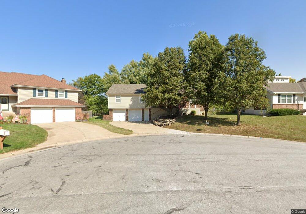 1402 Lee Ln, Raymore, MO 64083 - photo 1