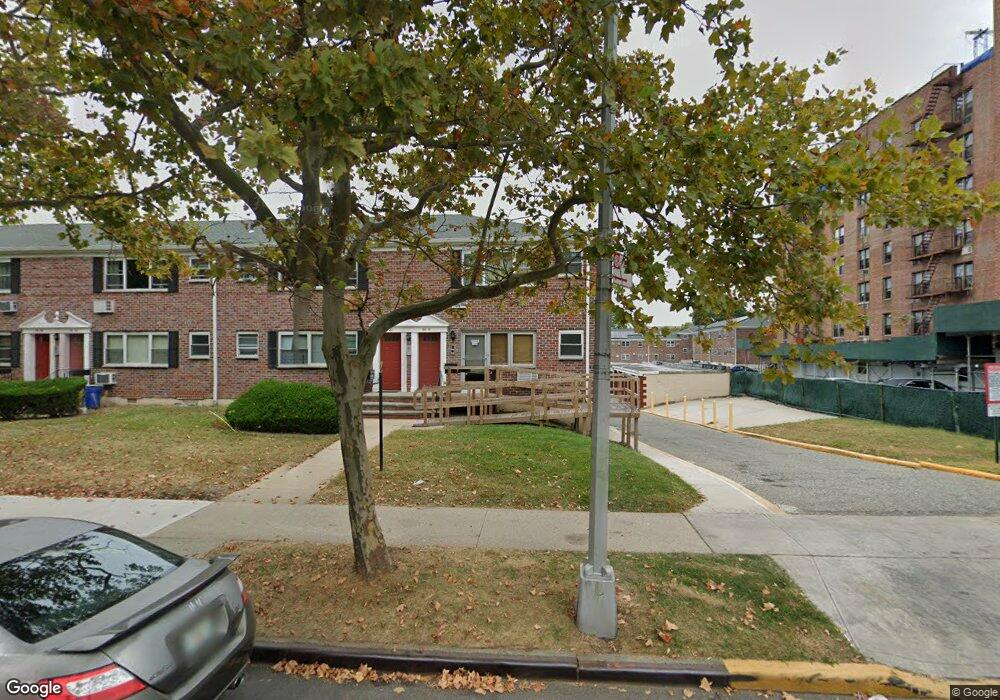 69-18 Kissena Blvd, Flushing, NY 11367 - photo 1