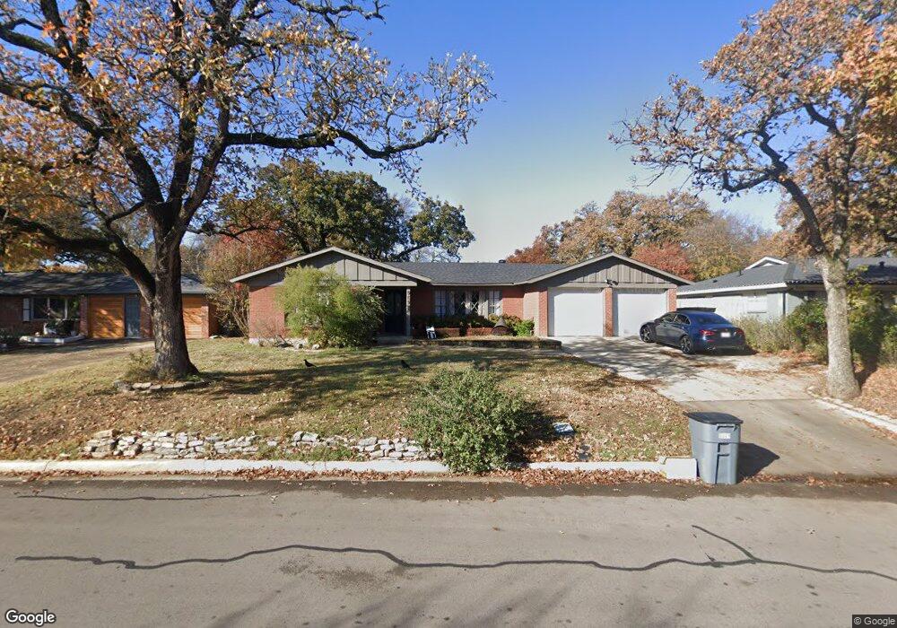 909 Lee Dr, Bedford, TX 76022 - photo 1