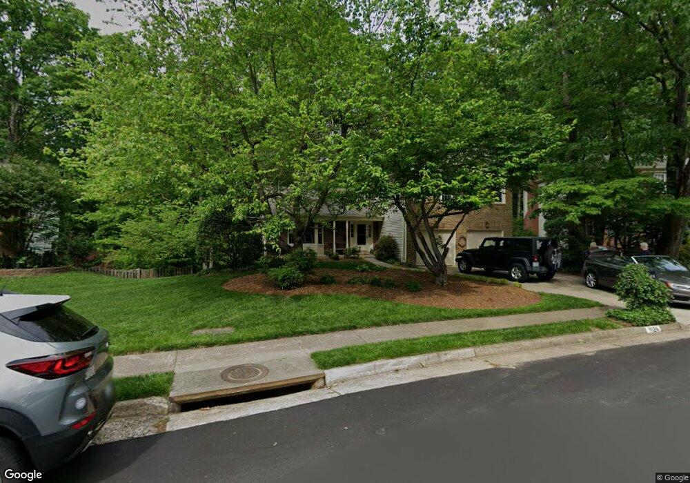 9126 Fishermans Ln, Springfield, VA 22153 - photo 1