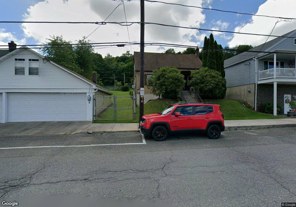 416 W Bertsch St, Lansford, PA 18232 - photo 1