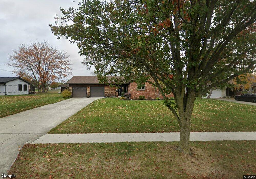 208 Stinebaugh Dr, Wapakoneta, OH 45895 - photo 1