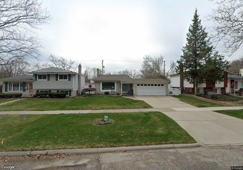 1021 W Elmwood Ave, Clawson, MI 48017 - photo 1
