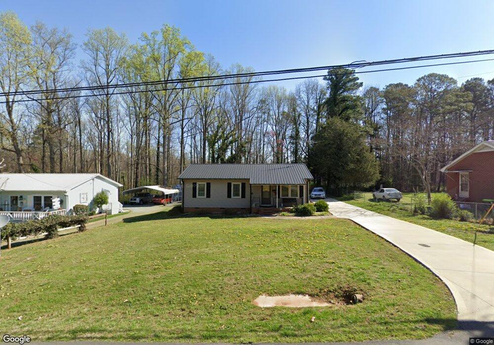 802 N Dogwood Ave, Siler City, NC 27344 - photo 1