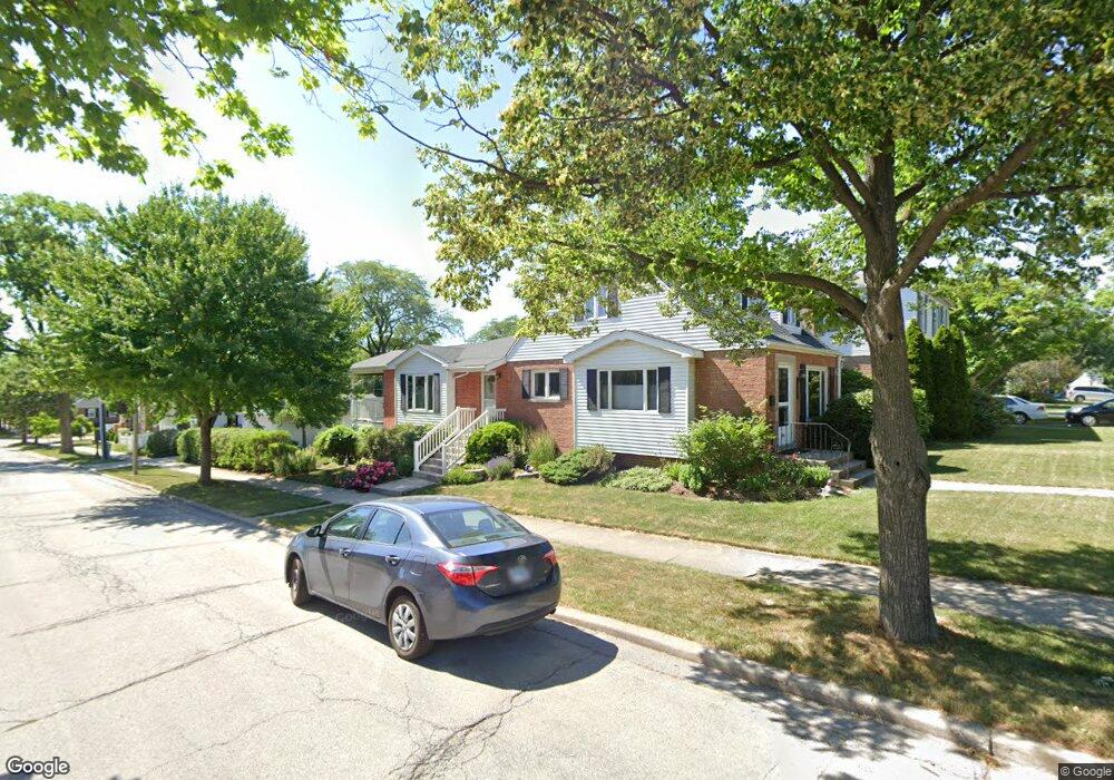 576 S Cedar Ave, Elmhurst, IL 60126 - photo 1