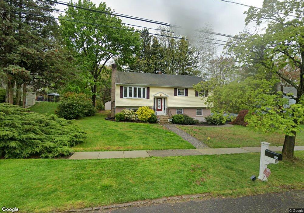 135 Meadowlawn Rd, Stratford, CT 06614 - photo 1