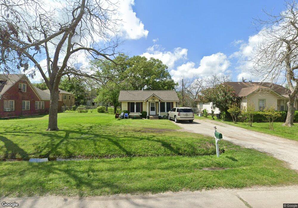 2712 Avenue H, Bay City, TX 77414 - photo 1