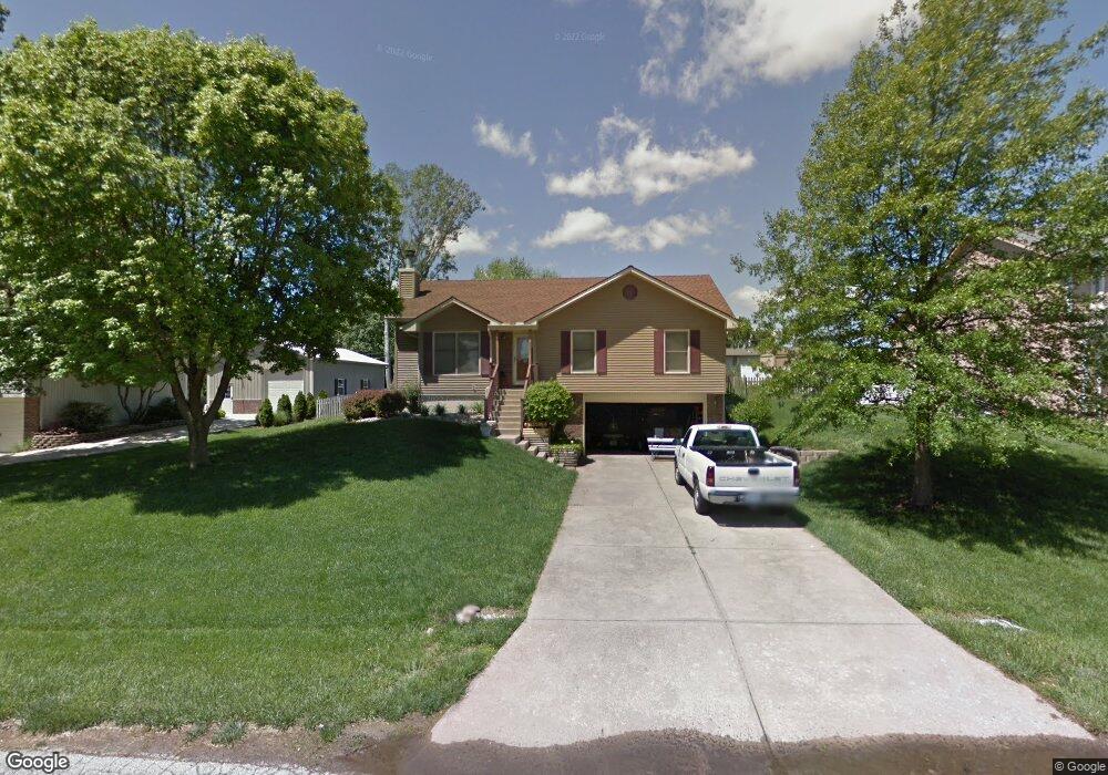 5530 Meadow View Dr, Shawnee, KS 66226 - photo 1