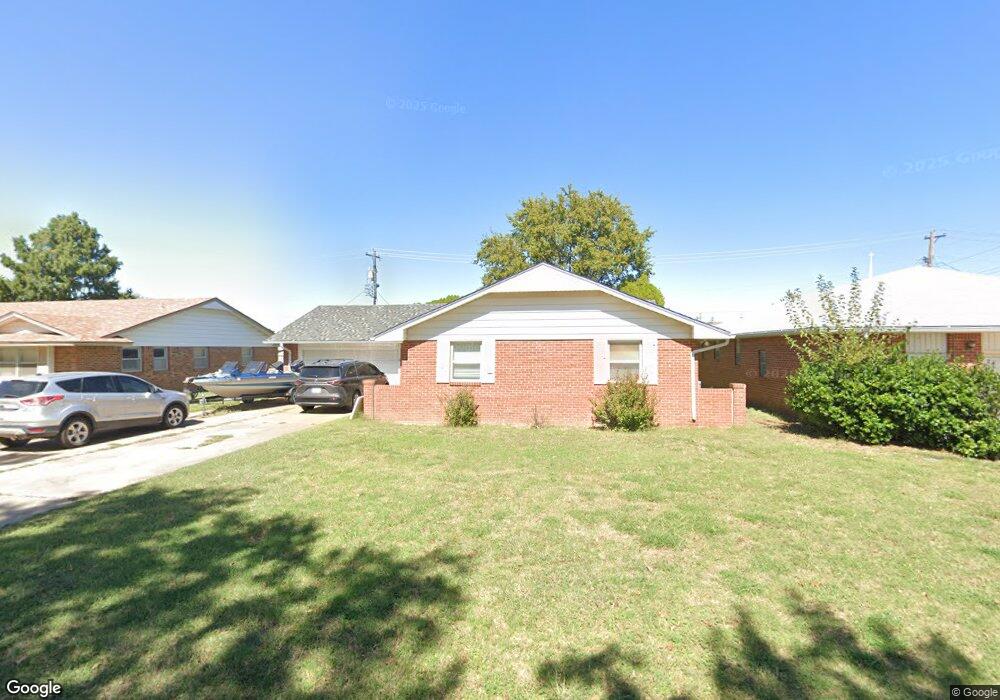 2410 W Maple Ave, Enid, OK 73703 - photo 1