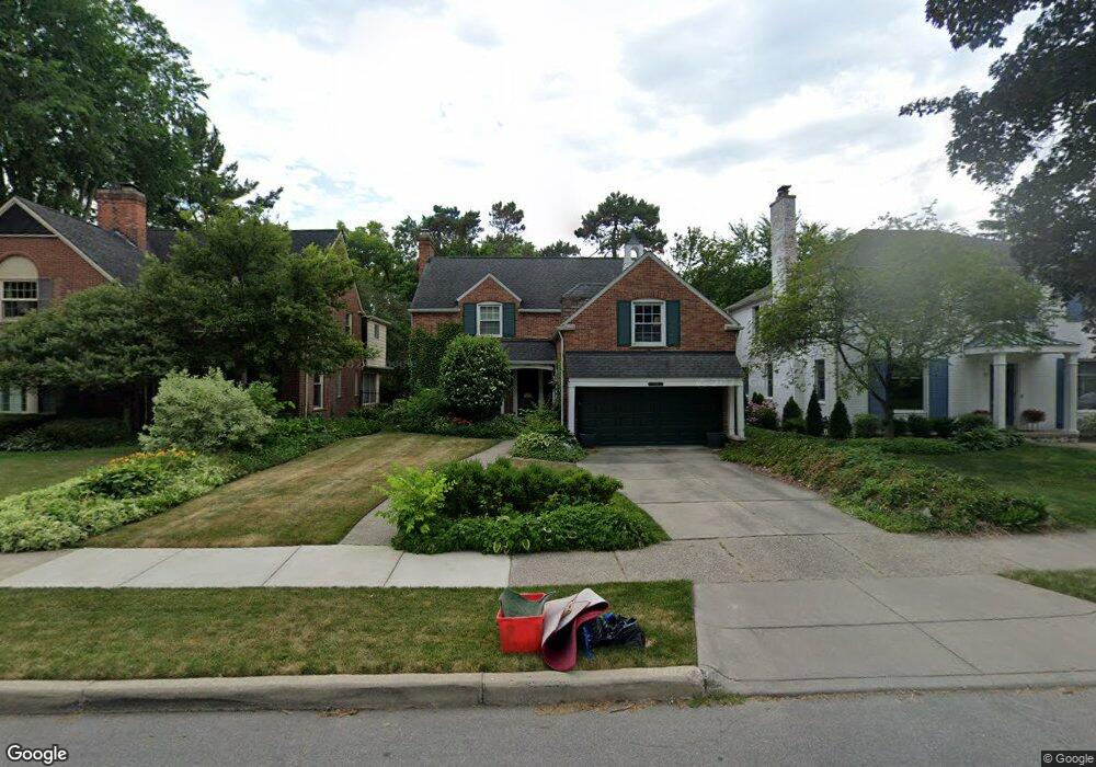 33 Radnor Cir, Grosse Pointe Farms, MI 48236 - photo 1