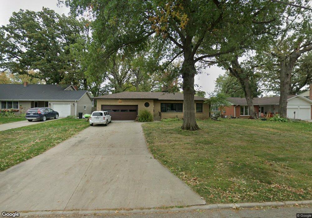 909 S 11th Ave W, Newton, IA 50208 - photo 1