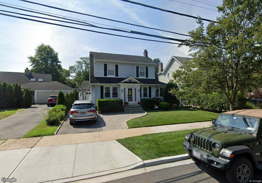 40 Floral Blvd, Floral Park, NY 11001 - photo 1