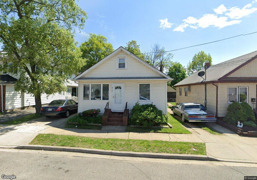 987 Maxwell St, Franklin Square, NY 11010 - photo 1