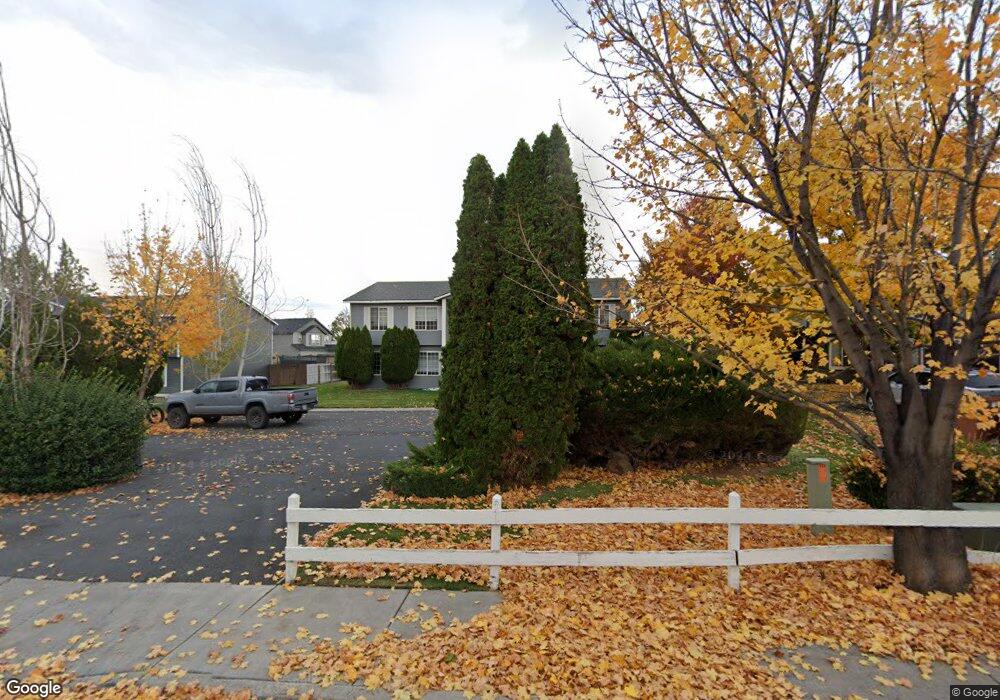 438 NW 17th St, Redmond, OR 97756 - photo 1