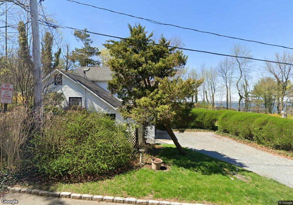 12 Hewlett Ln, Great Neck, NY 11024 - photo 1