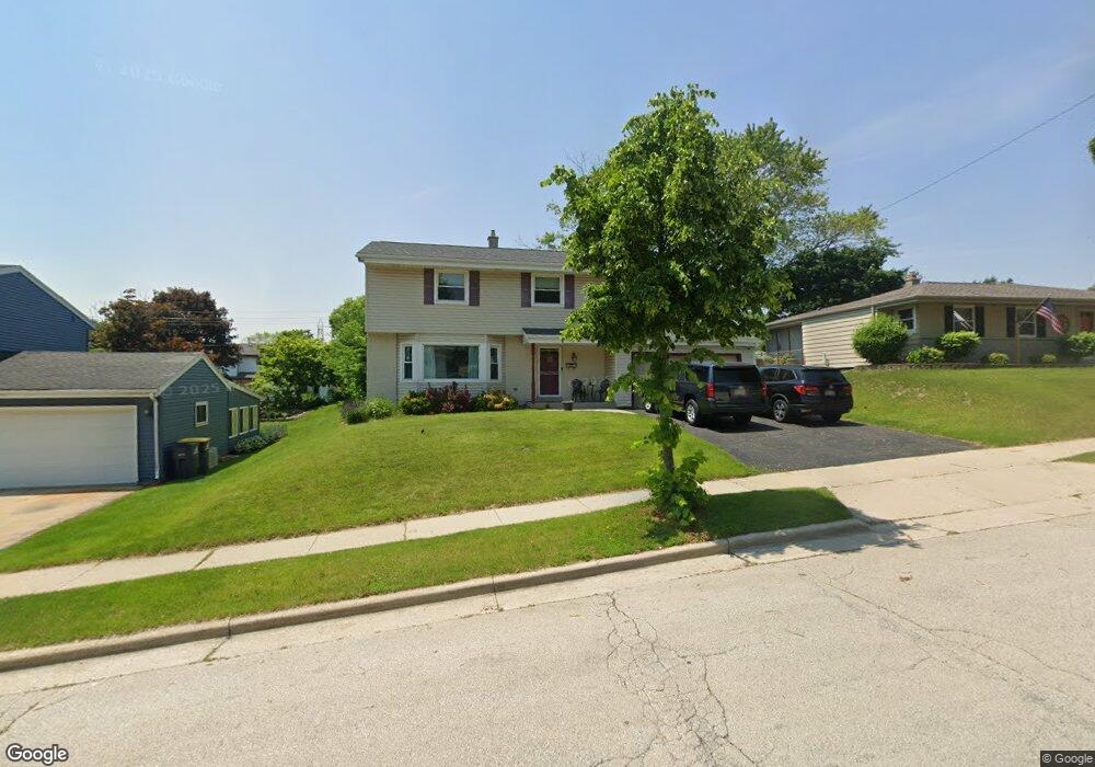 1918 Manhattan Dr, Waukesha, WI 53186 - photo 1