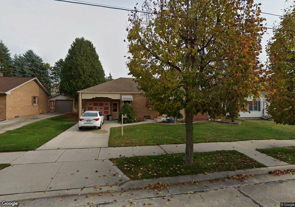 933 N 23rd St, Manitowoc, WI 54220 - photo 1