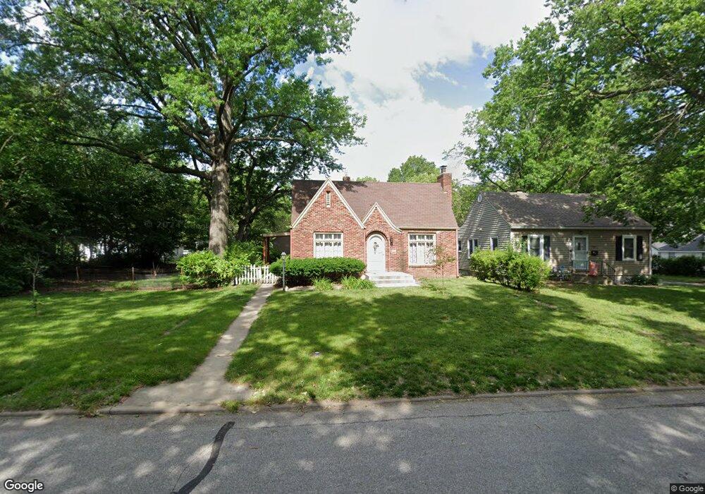 1605 SW Randolph Ave, Topeka, KS 66604 - photo 1