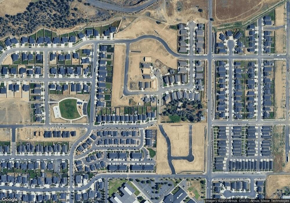 1144 Varnish Ln, Redmond, OR 97756 - photo 1