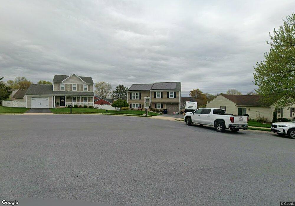 305 Cottonwood Ln, New Holland, PA 17557 - photo 1