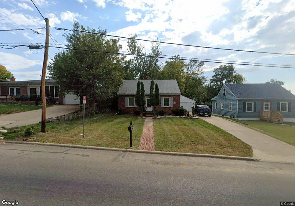 2160 C St SW, Cedar Rapids, IA 52404 - photo 1