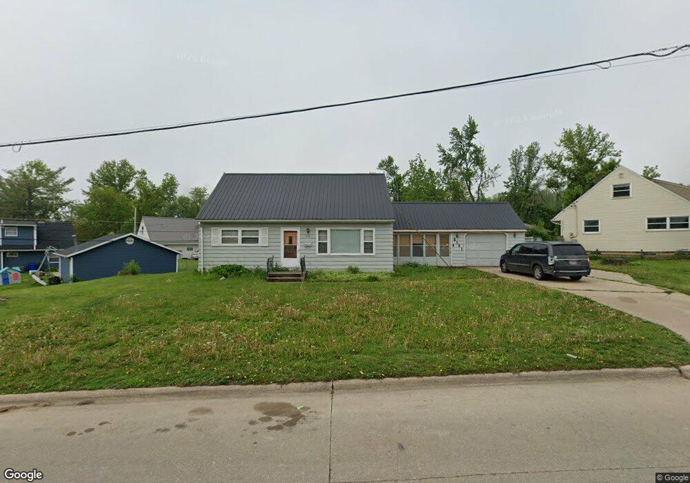 2121 10th Ave SW, Cedar Rapids, IA 52404 - photo 1