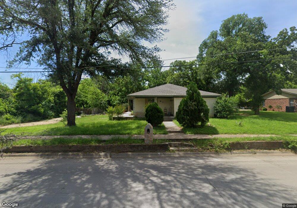 610 Olive St, Cleburne, TX 76031 - photo 1