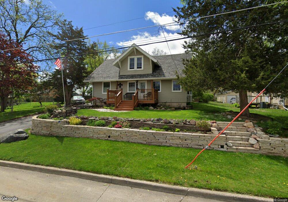 221 E Leland Ave, Des Moines, IA 50315 - photo 1