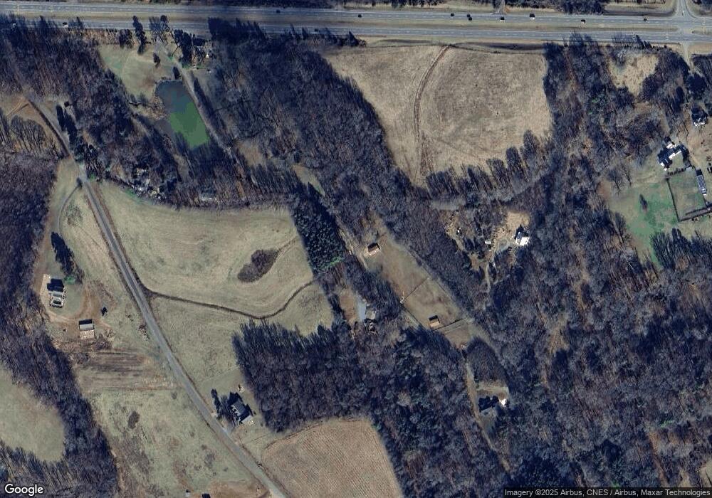 401 Crazy Horse Ln unit B, Siler City, NC 27344 - photo 1