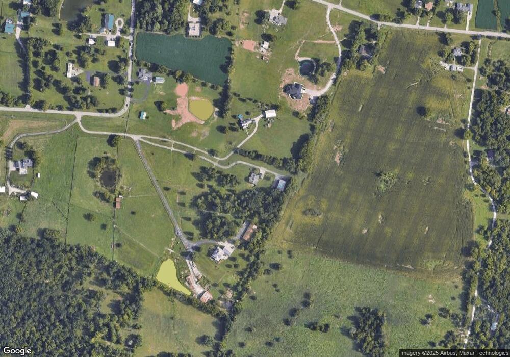 10020 Honey Ln, Louisville, KY 40229 - photo 1