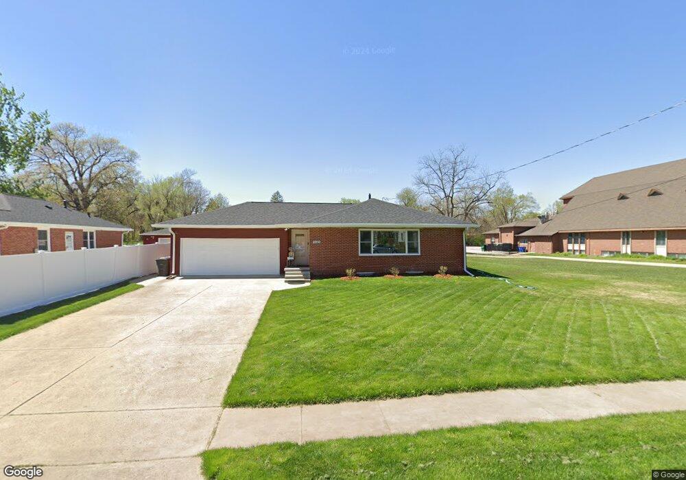 2810 49th St, Des Moines, IA 50310 - photo 1