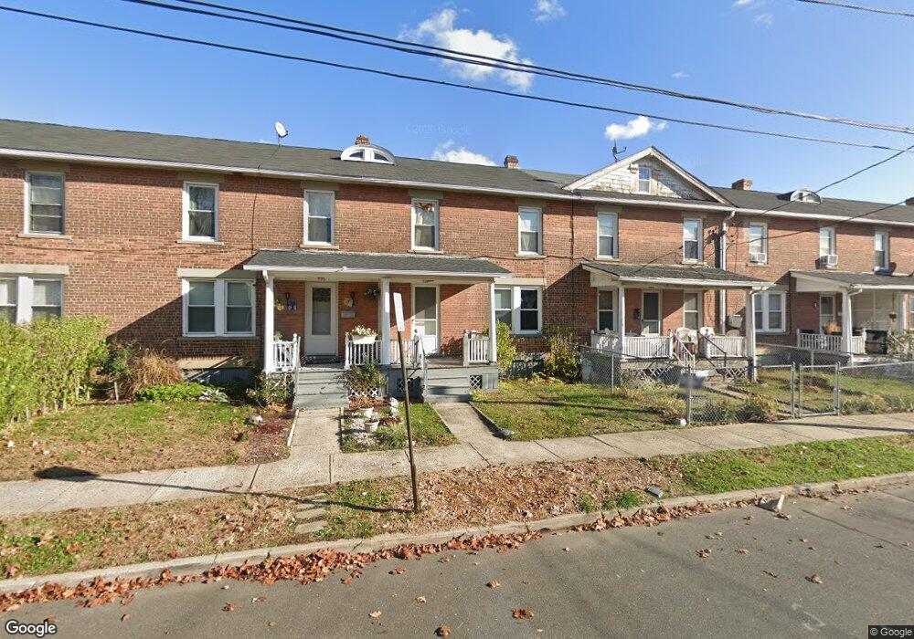 692 Brooks St, Bridgeport, CT 06608 - photo 1