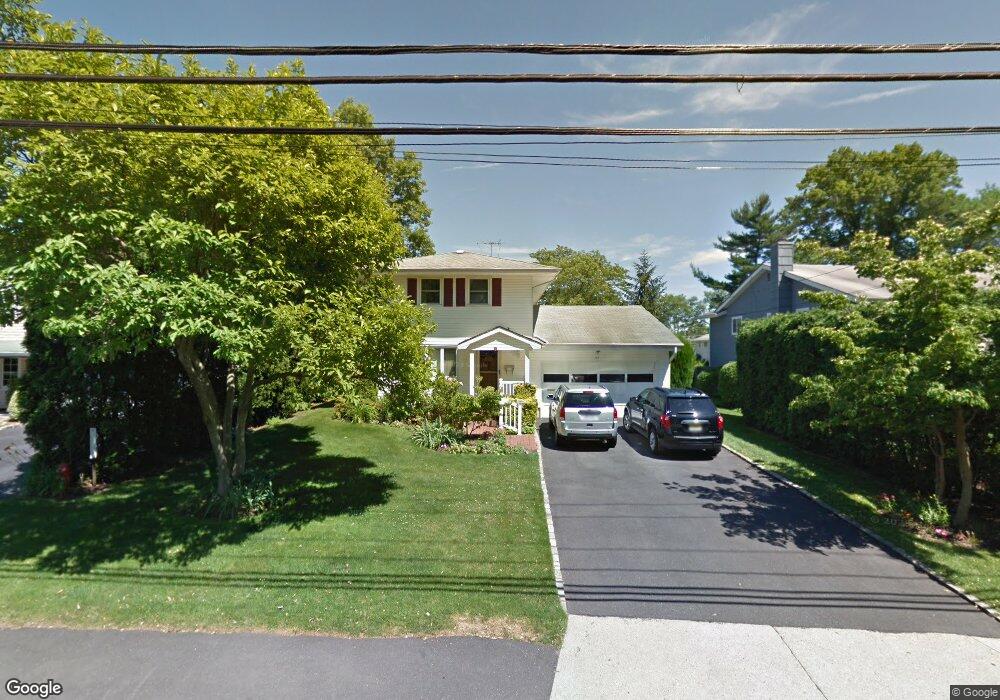 115 Cow Neck Rd, Port Washington, NY 11050 - photo 1