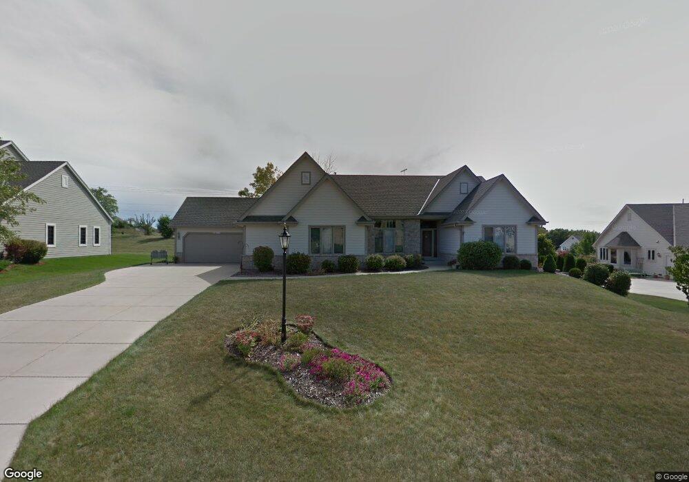 N64W13321 Crestwood Dr, Menomonee Falls, WI 53051 - photo 1