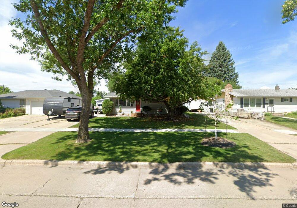 1717 17th St S, Fargo, ND 58103 - photo 1