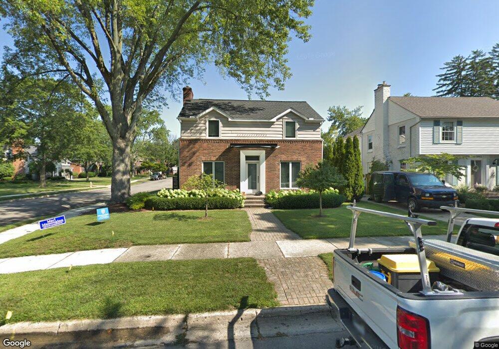 1880 Winthrop Ln, Birmingham, MI 48009 - photo 1