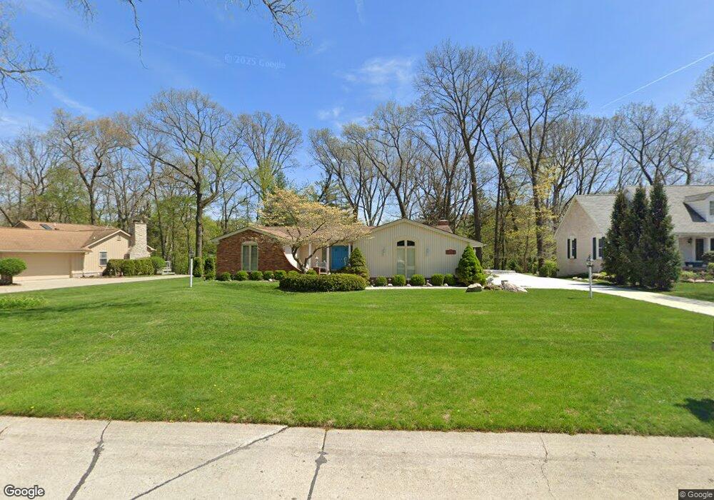 1728 Brookview Cir, Bloomfield Hills, MI 48304 - photo 1