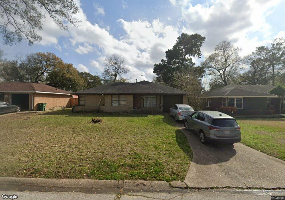 1143 W 31st St, Houston, TX 77018 - photo 1